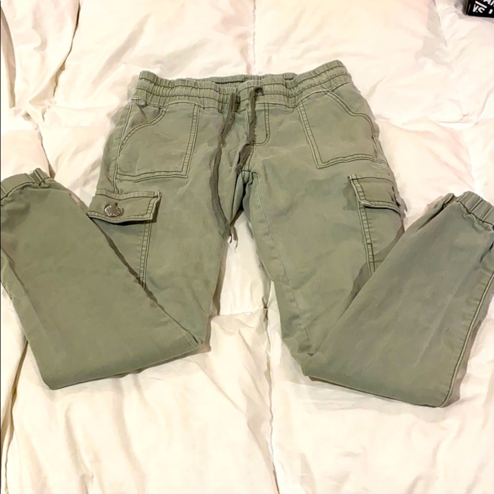 Army color cargo pants